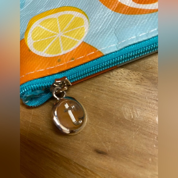 Thrive Causemetics Blue Makeup Travel Case with Fruit Design - Picture 5 of 9